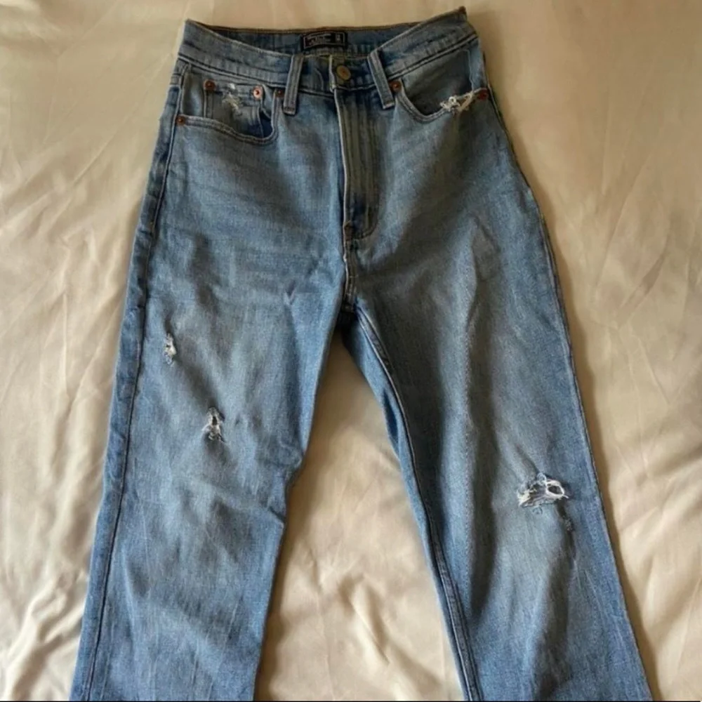 Abercombie & Fitch Ripped Jeans! - Picture 2 of 4